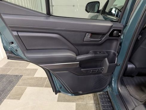 Used 2025 Toyota 4Runner TRD Off-Road Premium AWD/4WD image 9