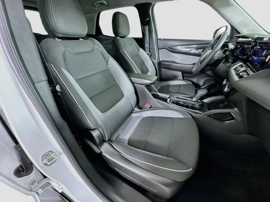 Used 2025 Chevrolet TrailBlazer LT FWD image 26