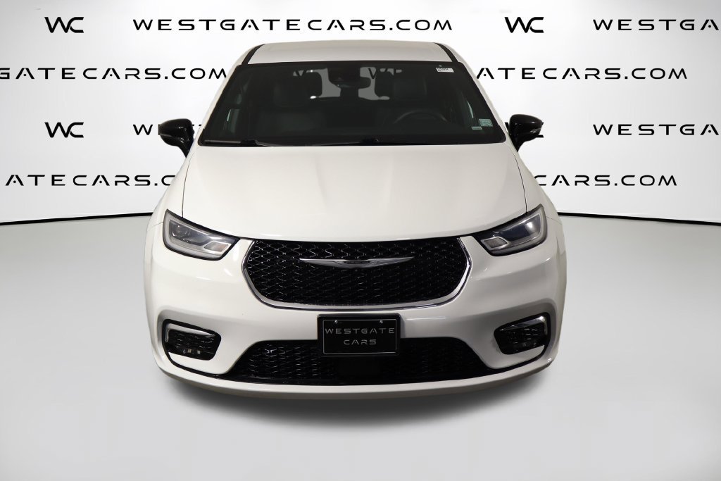 Used 2025 Chrysler Pacifica Select FWD image 2