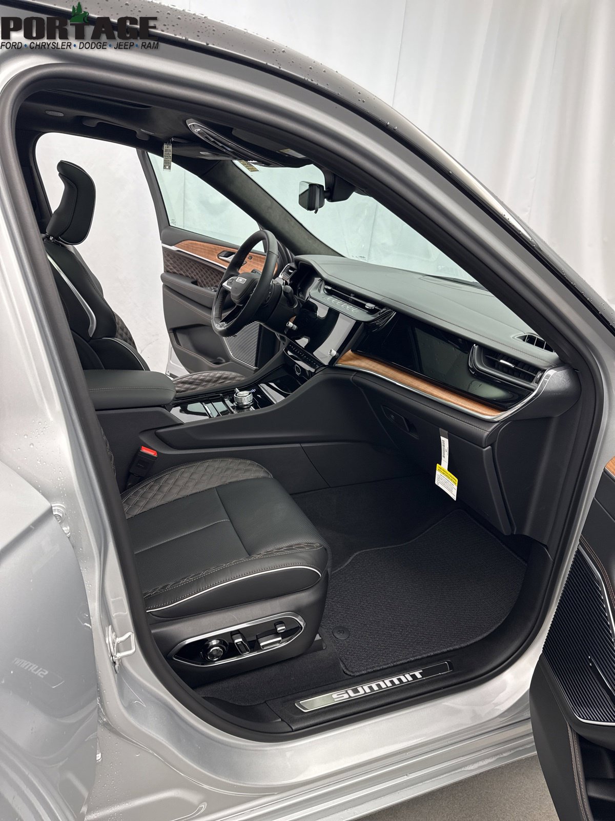 New 2026 Jeep Grand Cherokee Summit w/ Obsidian Package AWD/4WD image 34
