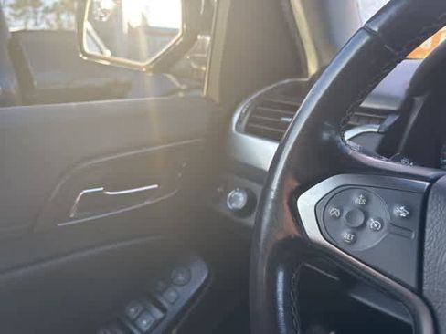 Used 2019 Chevrolet Suburban LT image 4
