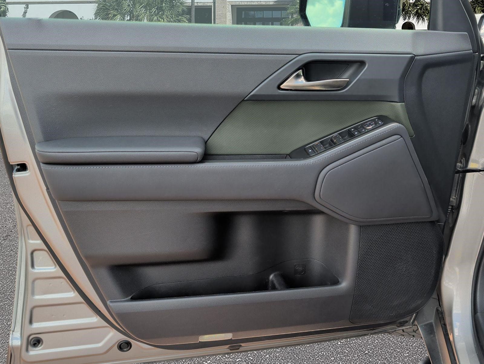 Used 2025 Lexus GX 550 AWD/4WD image 8
