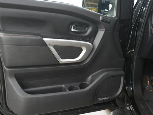 Used 2017 Nissan Titan SL w/ SL Towing Convenience Package AWD/4WD image 18