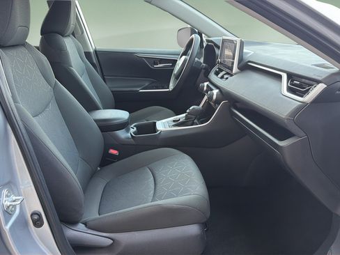 Used 2025 Toyota RAV4 XLE AWD/4WD image 11