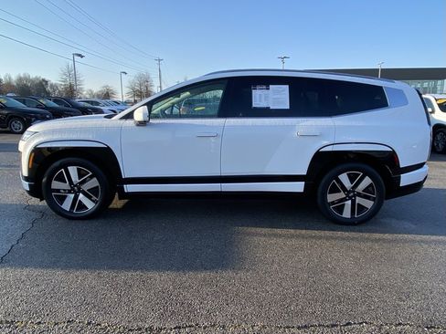 Used 2026 Hyundai Ioniq 9 SEL image 4