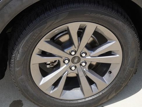 Used 2021 Ford Explorer XLT w/ Equipment Group 202A RWD image 11
