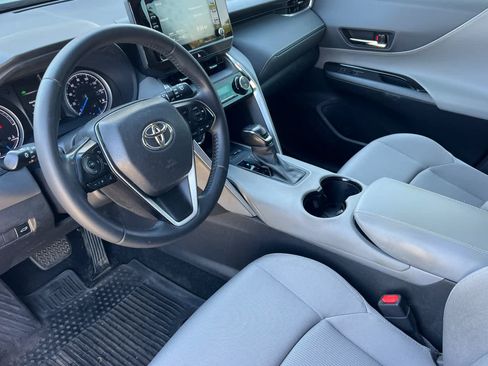 Used 2021 Toyota Venza LE AWD/4WD image 9