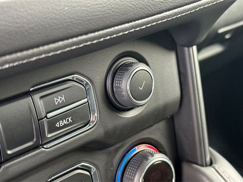 Used 2022 Chevrolet Tahoe LT w/ Luxury Package image 33