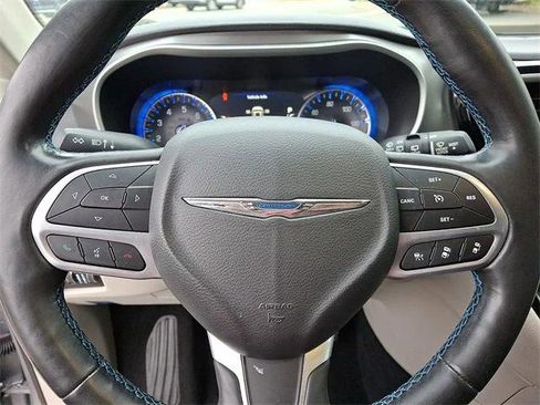 Certified 2021 Chrysler Pacifica Touring-L image 16