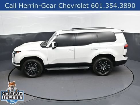 Used 2024 Lexus GX 550 w/ Accessory Package (Z1) AWD/4WD image 13