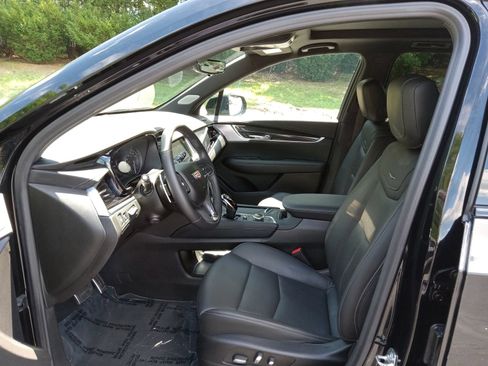 Used 2024 Cadillac XT6 Sport w/ LPO, ONYX Package AWD/4WD image 10