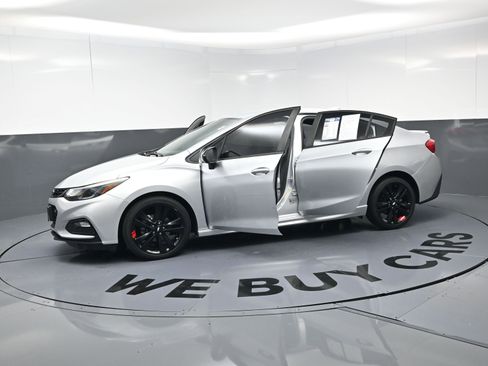 Used 2018 Chevrolet Cruze LT w/ Redline Edition image 20