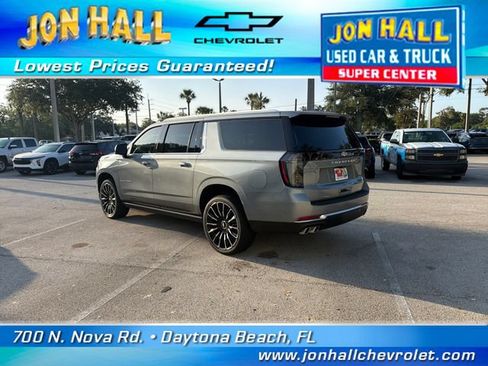Used 2025 Chevrolet Suburban High Country AWD/4WD image 7