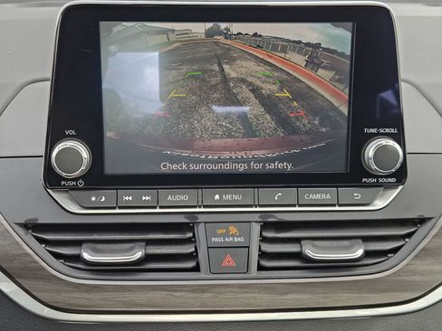Used 2025 Nissan Altima 2.5 SV FWD image 16