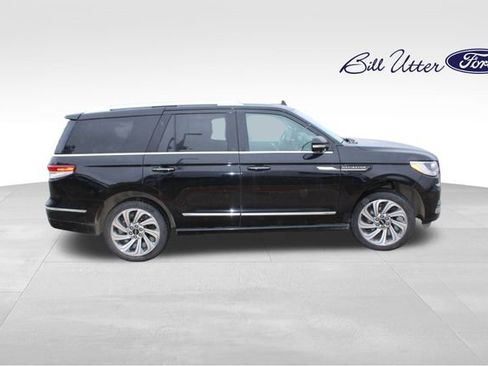 Used 2024 Lincoln Navigator Premiere image 4