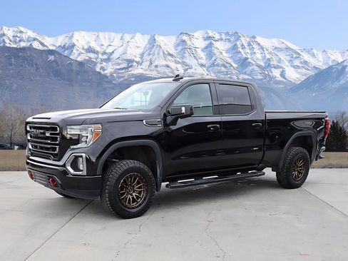 Used 2020 GMC Sierra 1500 AT4 w/ Off-Road Performance Package image 2