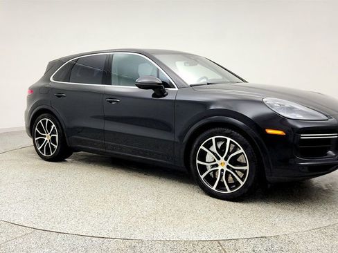 Used 2020 Porsche Cayenne Turbo image 3