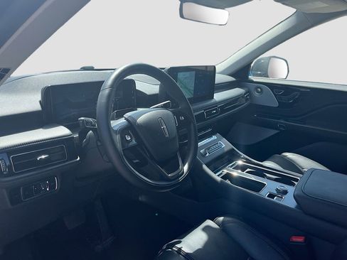 Used 2025 Lincoln Aviator Reserve w/ Equipment Group 201A image 9
