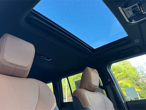 Used 2025 Lexus GX 550 image 17