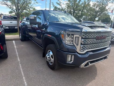 Used 2022 GMC Sierra 3500 Denali w/ Denali Ultimate Package AWD/4WD image 3