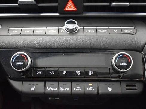 Used 2024 Hyundai Elantra Limited image 33