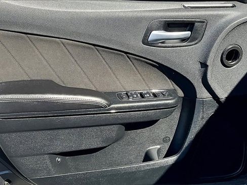 Used 2018 Dodge Charger R/T w/ Blacktop Package image 9