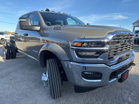 New 2026 RAM 4500 4x4 Crew Cab DRW image 6