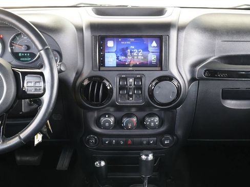 Used 2015 Jeep Wrangler Unlimited Sahara AWD/4WD image 17