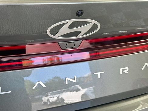 New 2026 Hyundai Elantra Limited FWD image 21