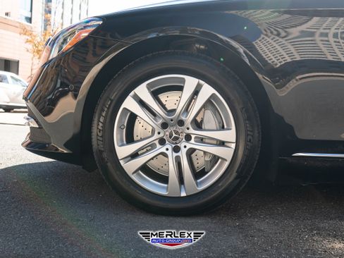 Used 2018 Mercedes-Benz S 560 4MATIC Sedan w/ Premium Package image 9
