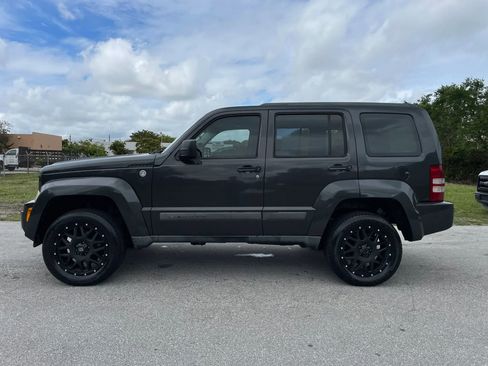 Used 2011 Jeep Liberty Sport image 6