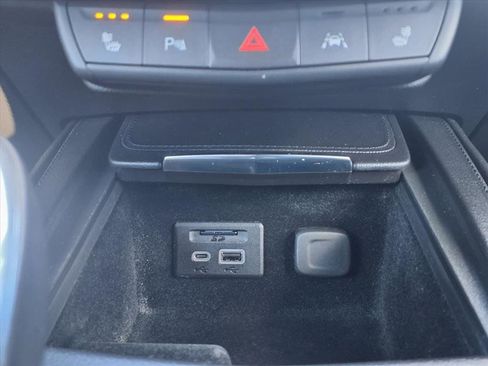 Used 2021 Cadillac XT4 Premium Luxury w/ Cold Weather Package image 19