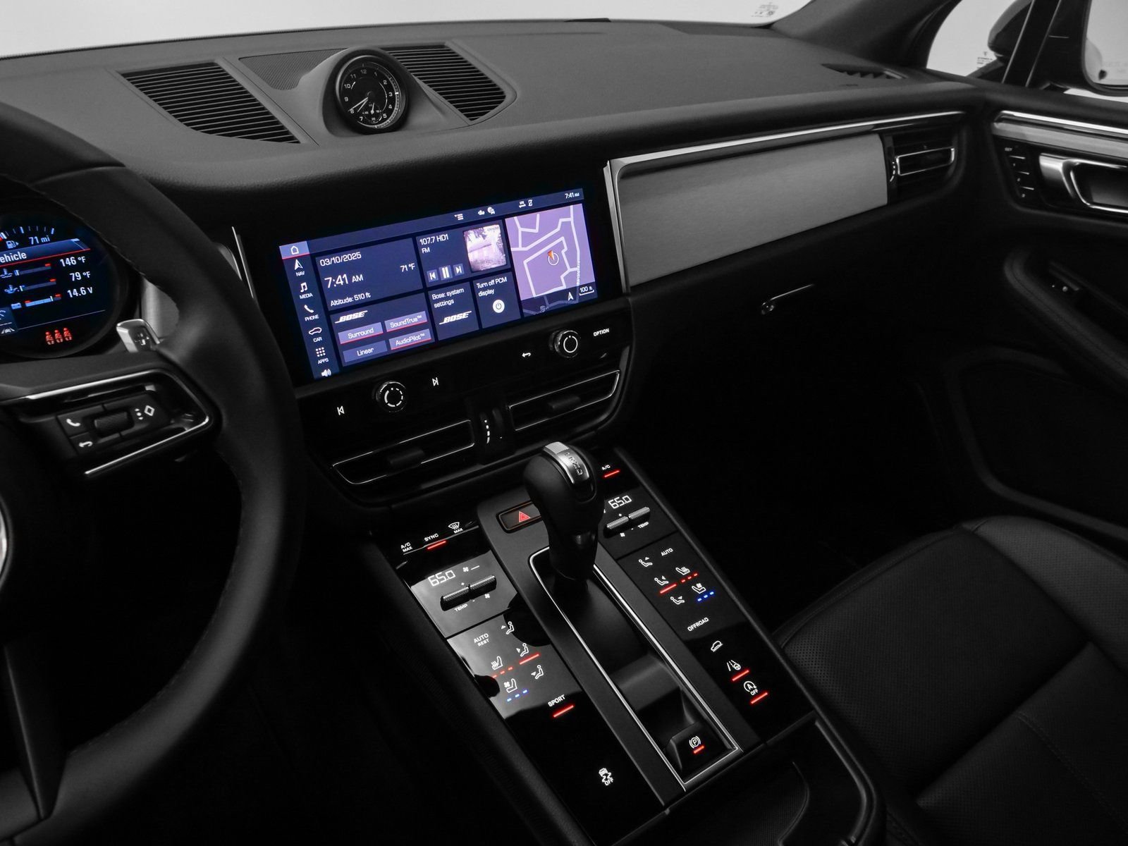 Certified 2025 Porsche Macan AWD/4WD image 30