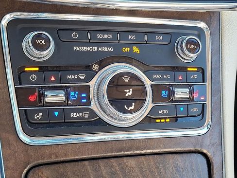 Used 2018 Lincoln Continental Reserve w/ Continental Climate Package image 18