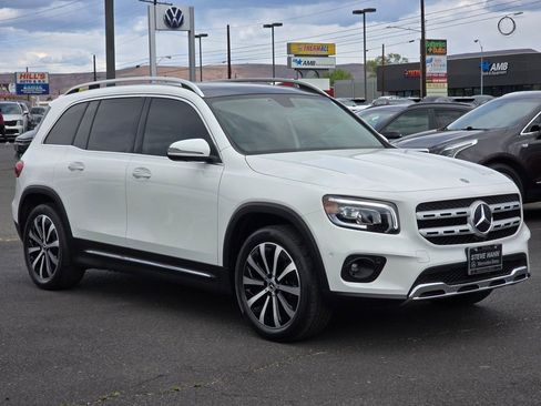 Used 2021 Mercedes-Benz GLB 250 4MATIC image 7
