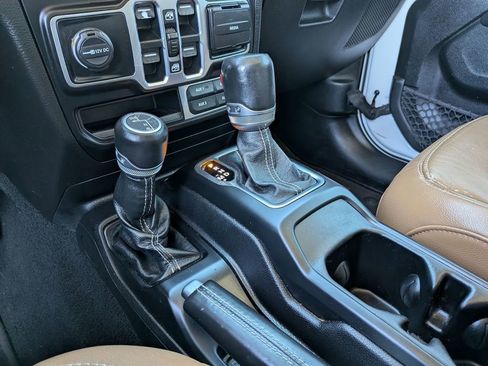 Used 2020 Jeep Wrangler Unlimited Sahara image 22