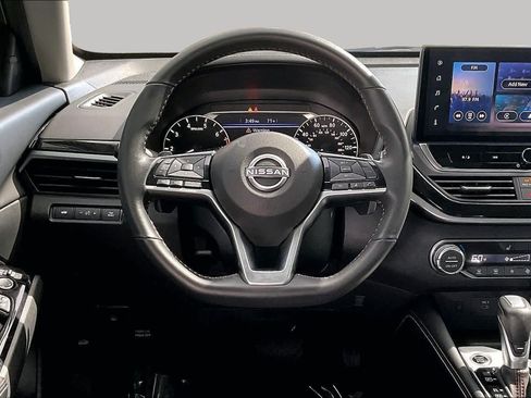 Used 2025 Nissan Altima 2.5 SR w/ SR Premium Package FWD image 6
