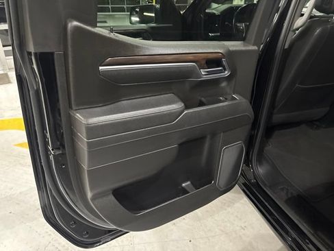 Used 2025 GMC Sierra 1500 SLT AWD/4WD image 19