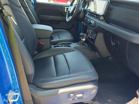 Used 2024 Jeep Wrangler Unlimited Sahara w/ Safety Group AWD/4WD image 16