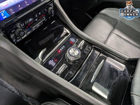 Used 2024 Jeep Grand Cherokee Overland w/ Luxury Tech Group IV AWD/4WD image 15