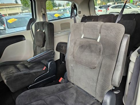 Used 2016 Dodge Grand Caravan SXT w/ Rear Park Assist Package image 14