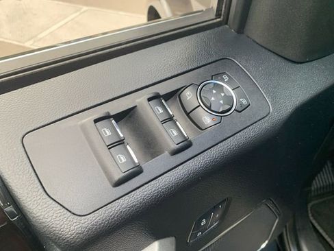 Used 2016 Ford F150 Platinum w/ Equipment Group 701A Luxury image 18