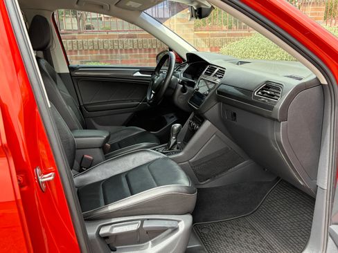 Used 2018 Volkswagen Tiguan SEL Premium FWD image 11