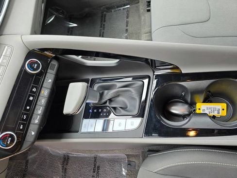 Used 2025 Hyundai Elantra SEL FWD image 28