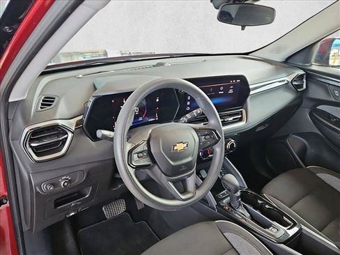 Used 2025 Chevrolet TrailBlazer LT FWD image 10