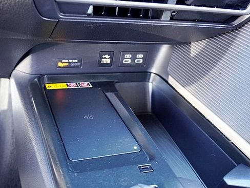 Used 2025 Toyota Camry SE FWD image 28