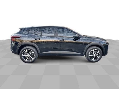 Used 2025 Chevrolet Trax RS w/ Sunroof Package FWD image 9