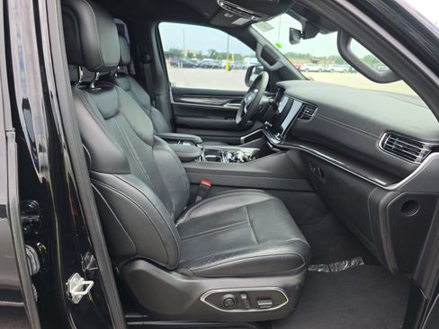 Used 2024 Jeep Wagoneer 2WD image 13