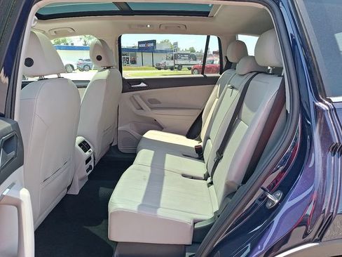 Used 2023 Volkswagen Tiguan SE w/ Panoramic Sunroof Package AWD/4WD image 11