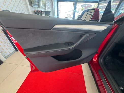 Used 2024 Tesla Model Y Long Range AWD/4WD image 27